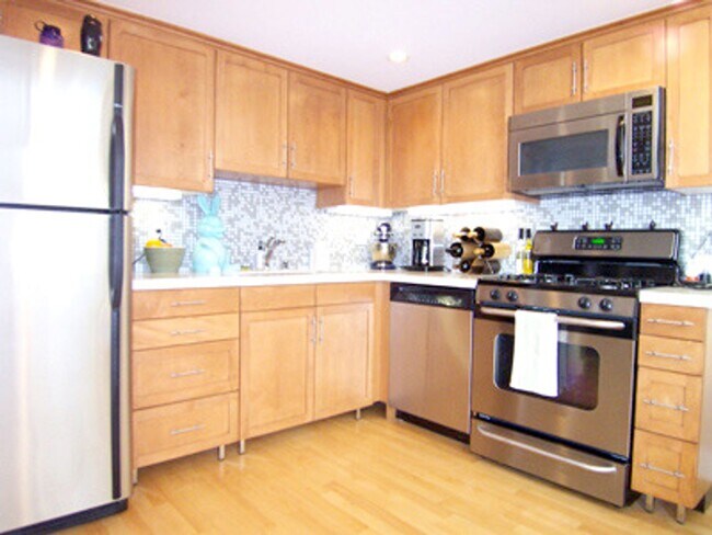 Building Photo - Epic REA/Azari PM: Private Oasis, 1 BR/ 1....