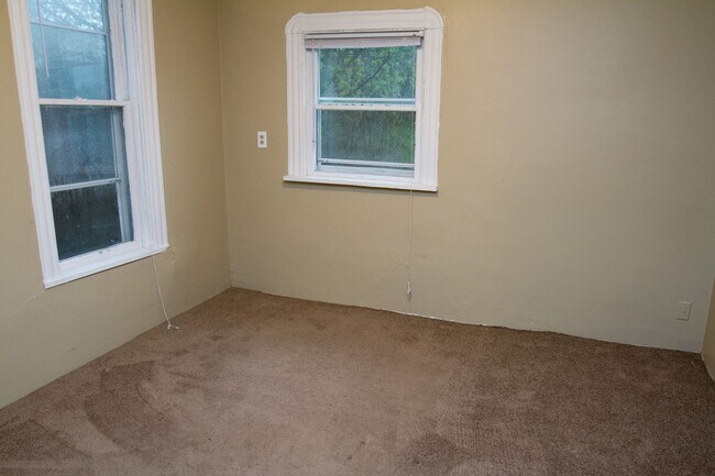 Building Photo - JUNE 2026 - Duluth MN 4 Bedroom - 2 Bath -...