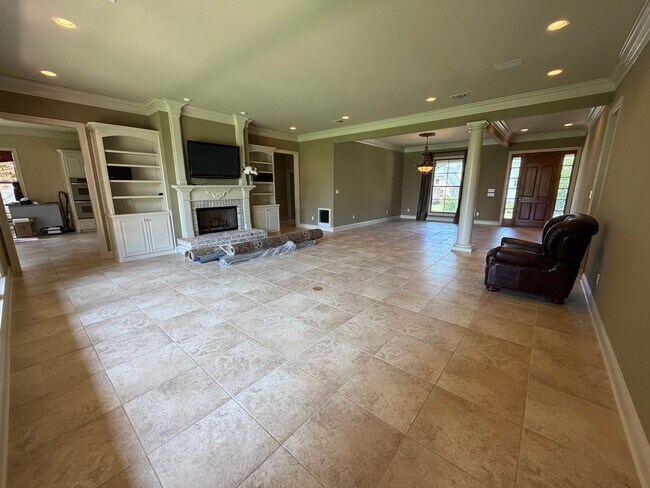 Building Photo - 1073 Waters Edge Cir