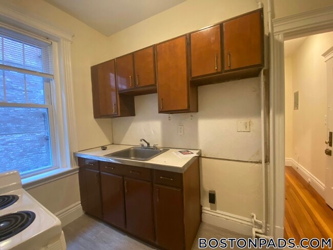 Building Photo - 29 Park Dr