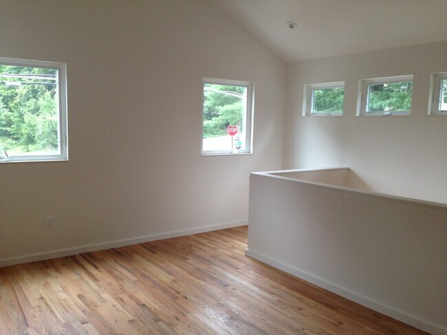 Building Photo - 1738 Main St