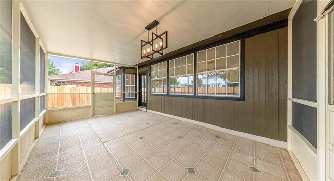 Building Photo - 412 Tamara Dr