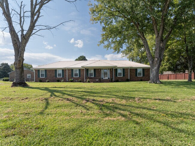 Primary Photo - 2981 Bridle Dr