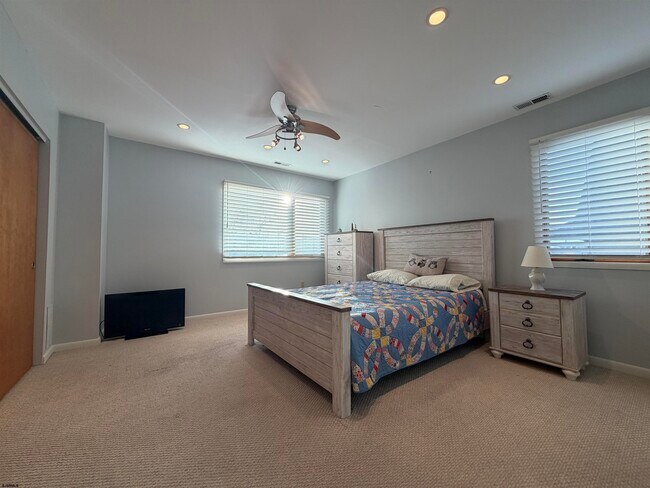 Building Photo - 5 N New Haven Ave