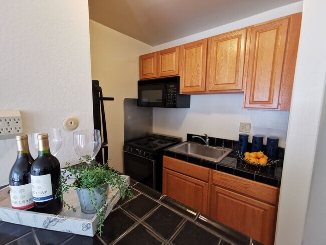 Building Photo - One Bedroom Condo Available in Watergate C...