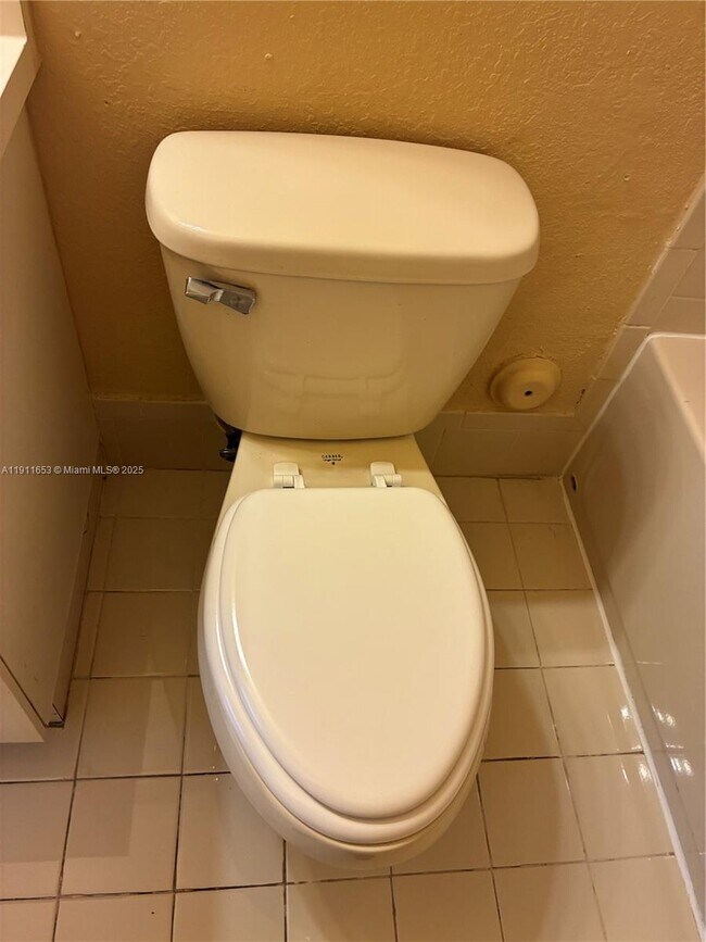 Building Photo - 1536 SE 25th St