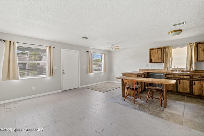 Building Photo - 1712 Stewart Pl