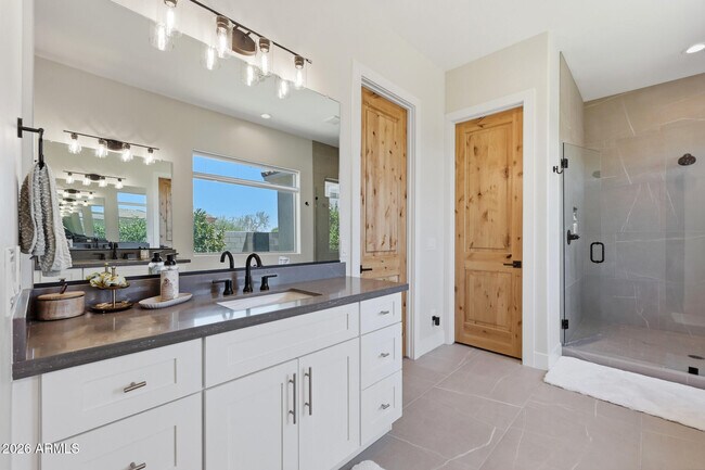 Building Photo - 6896 E Lomas Verdes Dr