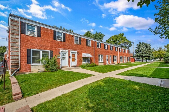 Primary Photo - 843 McHenry Rd