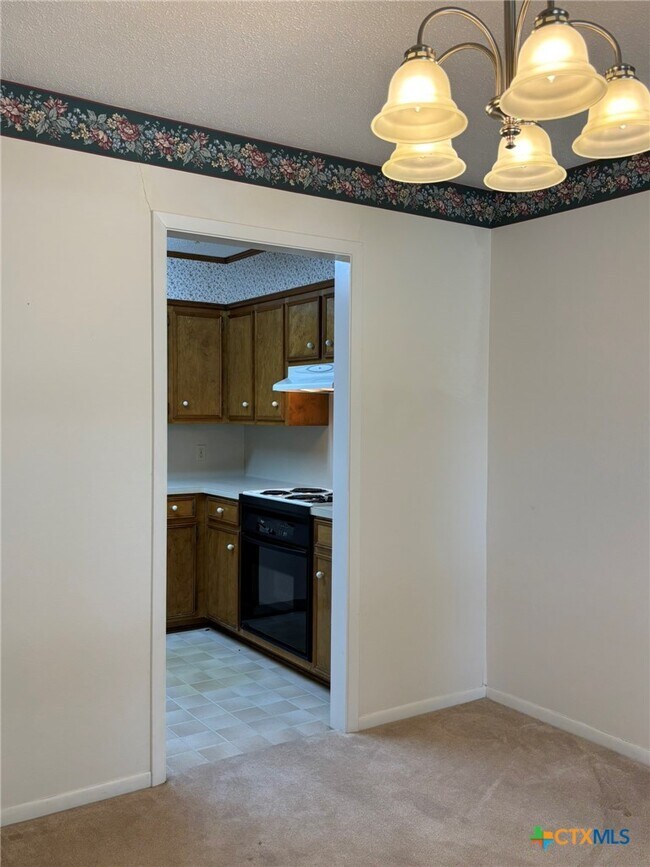 Building Photo - 417 Ivanhoe Dr
