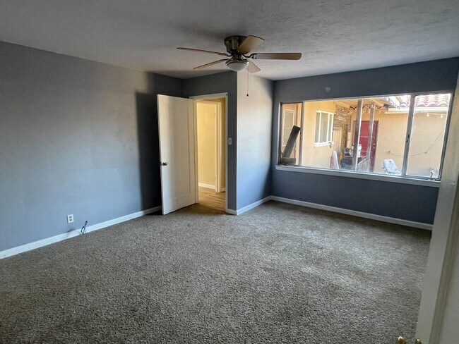 Building Photo - 1593 N Thorne Ave
