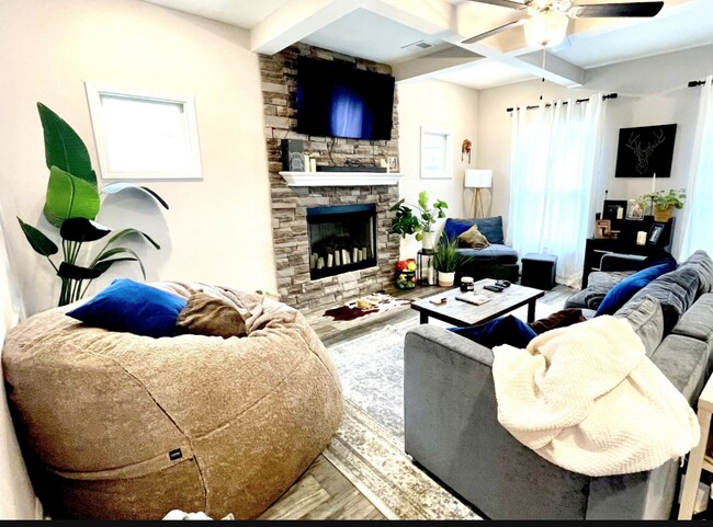 Building Photo - Beautiful open concept home in Autumn Creek!