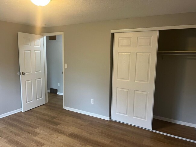 Building Photo - 5101 Holbrook Dr