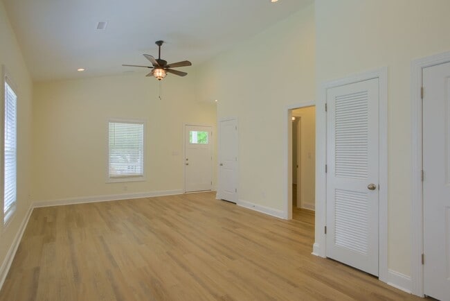 Building Photo - 515 Peru Rd