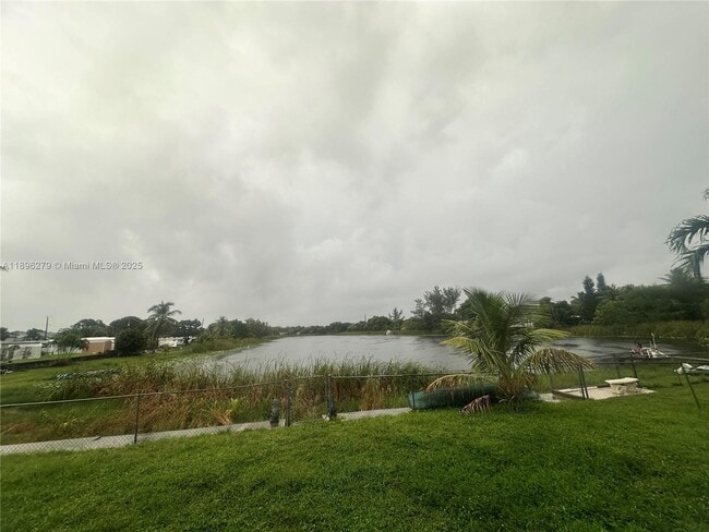 Building Photo - 3082 Hibiscus Cir