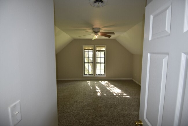 Building Photo - Stunning 5-Bedroom Home in Bartlett - Spacious, Elegant & Move-In Ready!