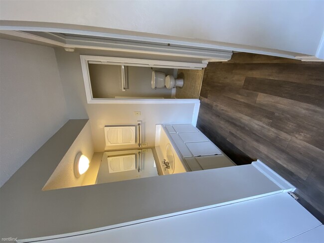Building Photo - 2 br, 2.5 bath Townhome - Avery Close