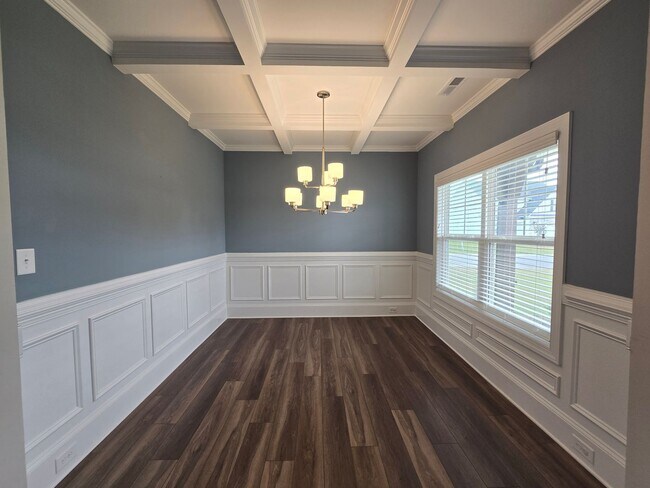 Building Photo - NEW LISTING!!!!!