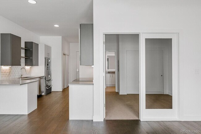 Building Photo - 2525 Arapahoe St