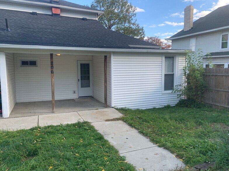 Building Photo - 206 Lafayette Rd