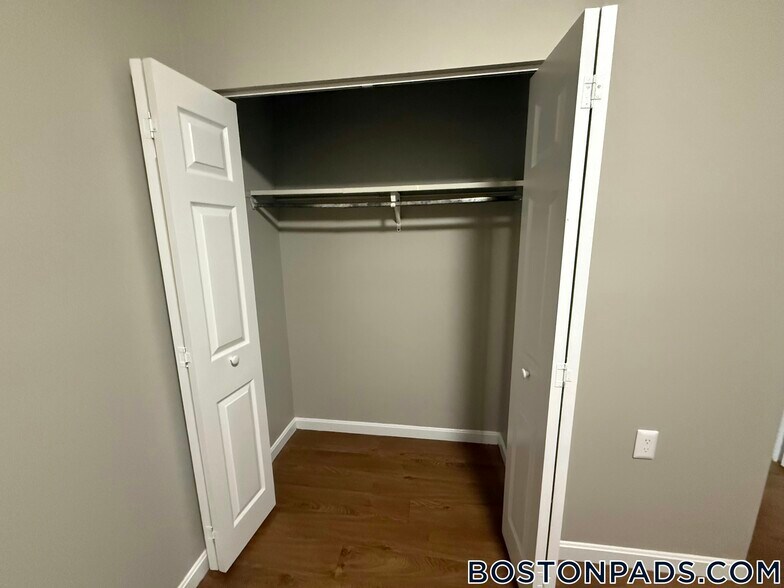 Building Photo - 757 Highland Ave