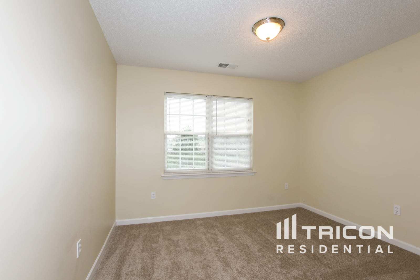Building Photo - 4643 Fox Thorne Dr