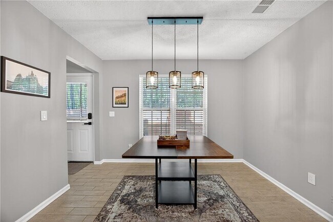 Building Photo - 9899 Vista Cir