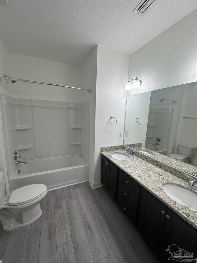 Building Photo - 4745 Dupont Cir