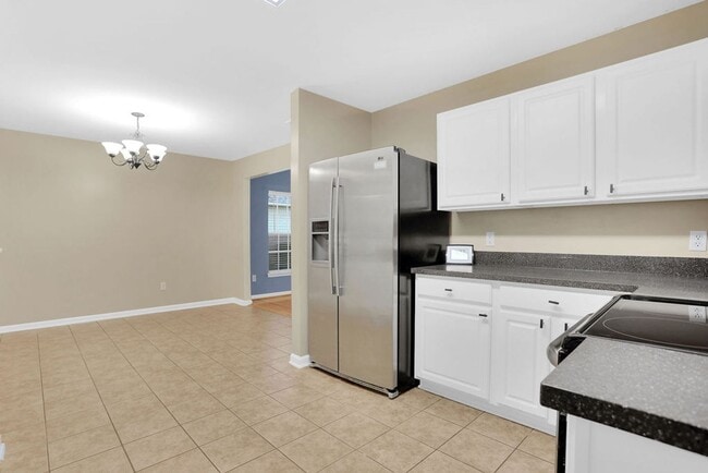 Building Photo - 3 bedroom 2 1/2 bath with loft