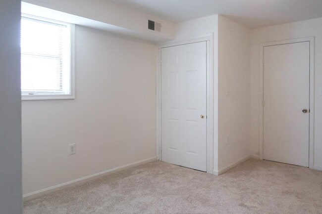 Building Photo - Modern Three Bedroom Condo! Minutes to Congress Heights Metro!