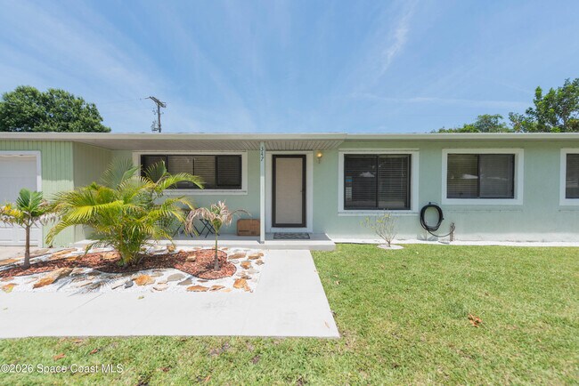 Building Photo - 347 S Lakeside Dr