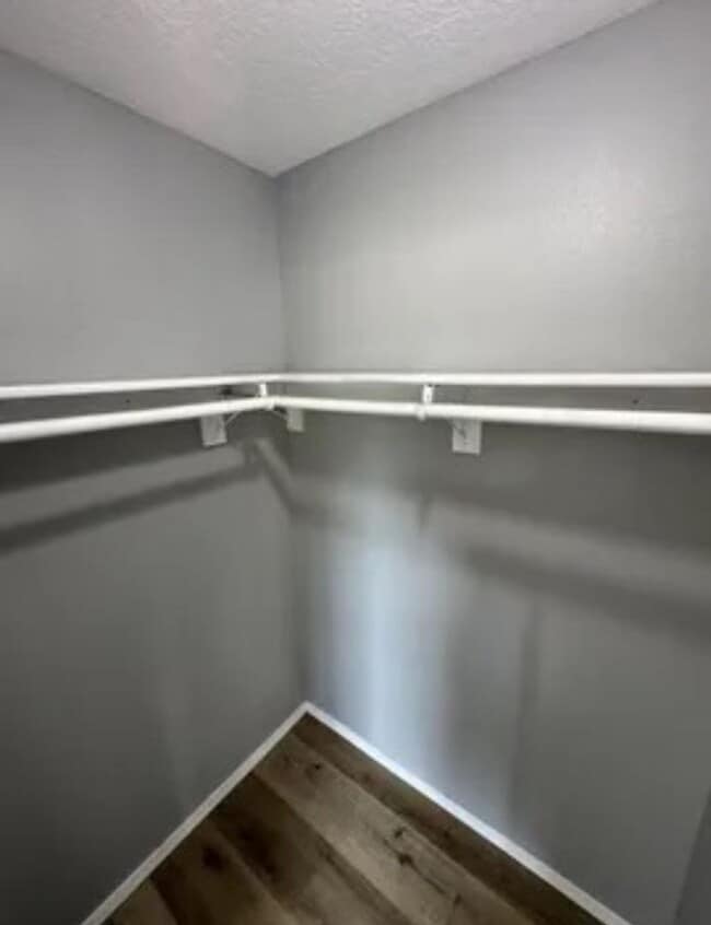 Building Photo - 5 bed/3 bath house