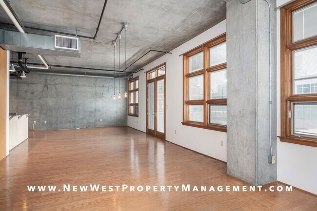 Building Photo - Modern East Village Loft at M2i, Small Pet OK! Available Now!