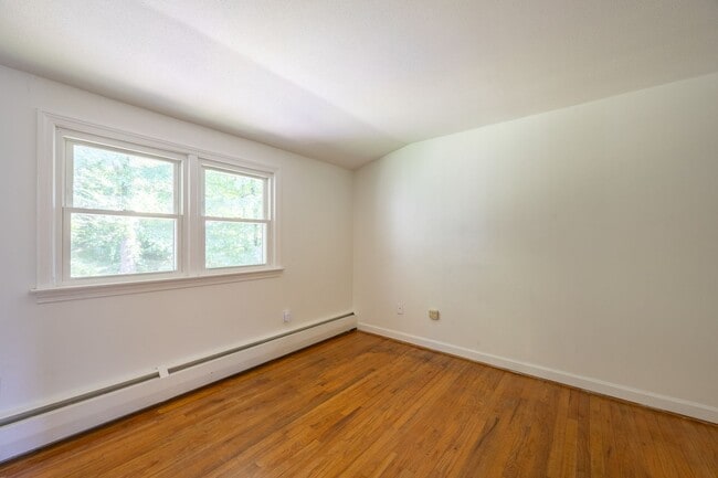 Building Photo - 5 Bedroom Split Level Single Family