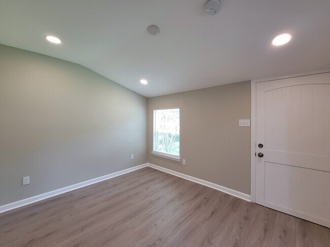 Building Photo - 1107 Roosevelt