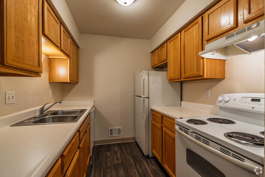 2BR, 1BA - 750SF - Updated - Kitchen - Springport Glen