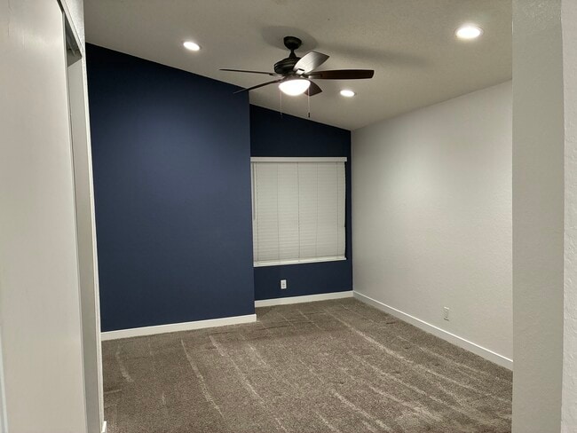 Building Photo - 2701 Juniper Dr