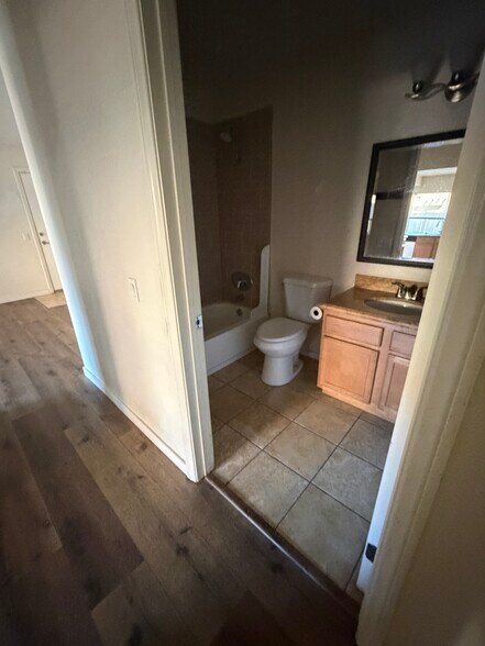 Building Photo - 615 Fredricks Ave