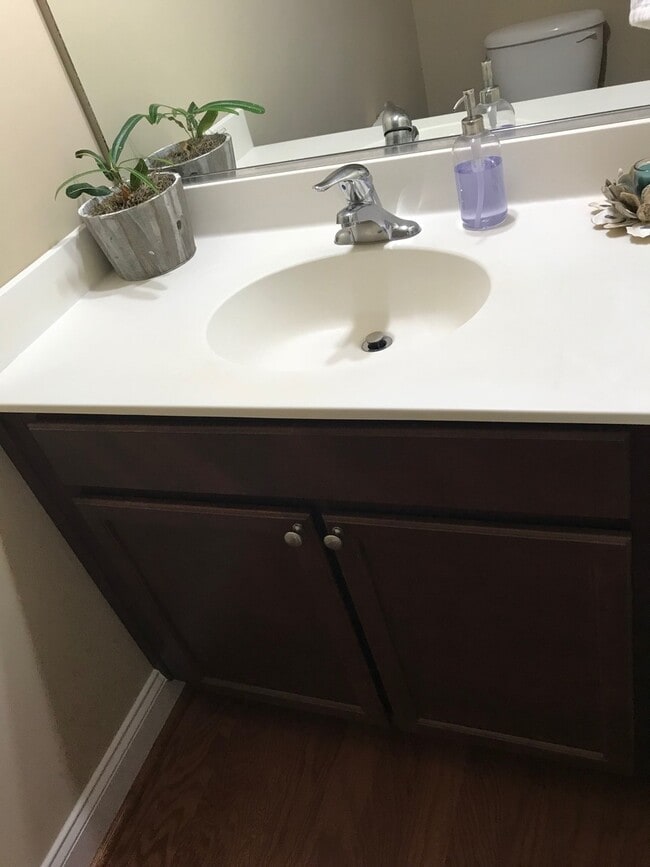 Building Photo - Townhouse with Fenced Backyard!