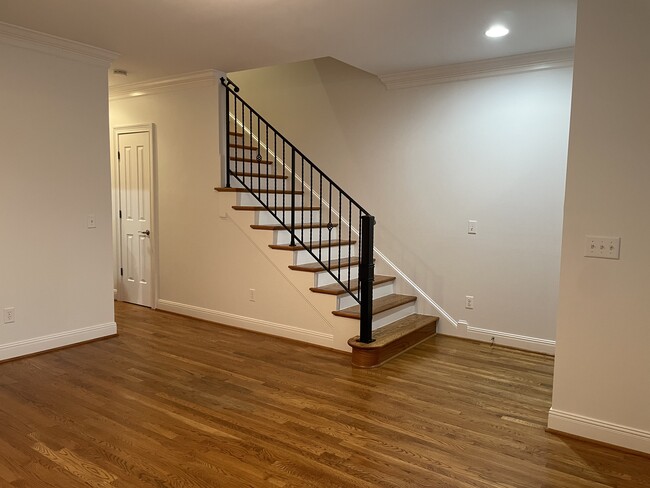 Building Photo - 4226 Hillsboro Pike