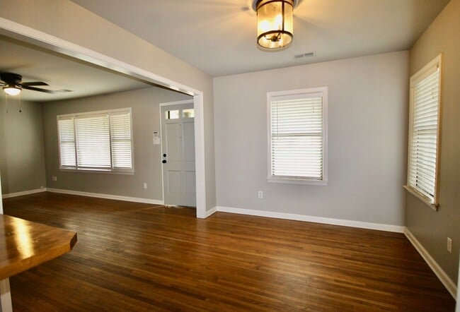 Building Photo - GORGEOUS SPACIOUS CORNER LOT HOME FOR RENT