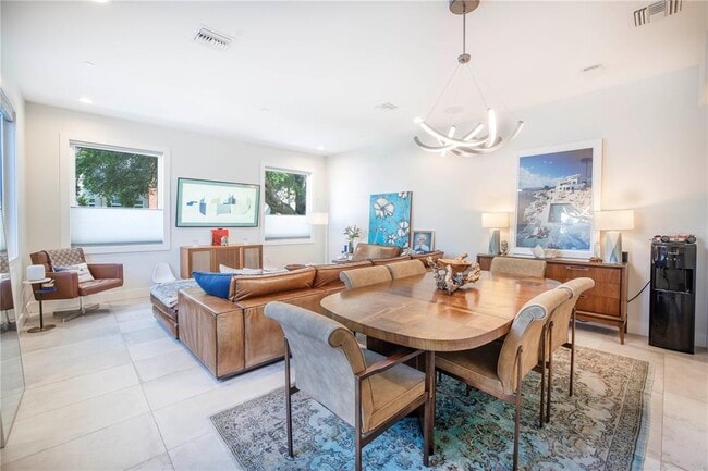 Building Photo - 536 4th Ave S