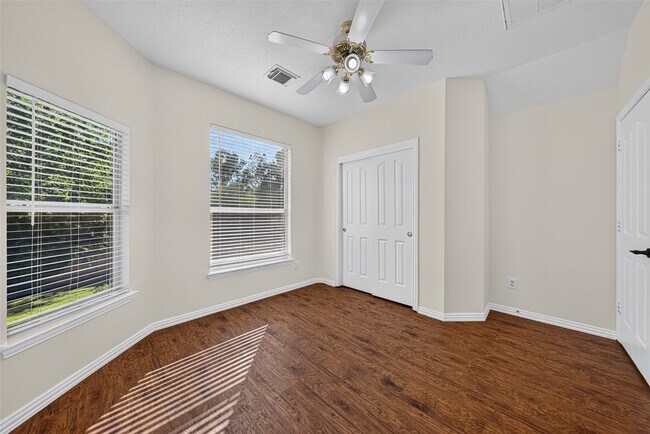 Building Photo - 8519 Babbling Brook Ct