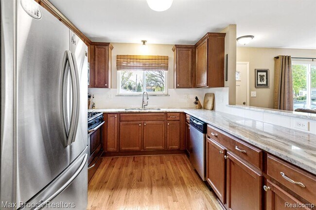 Building Photo - 3818 Edgeland Ave