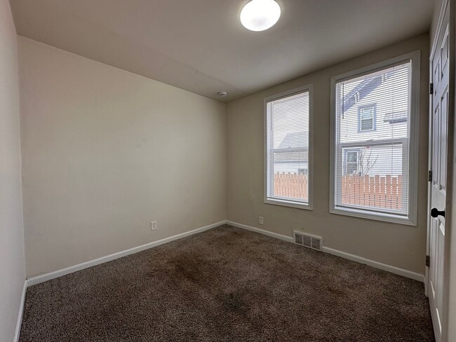 Building Photo - 733 1st St
