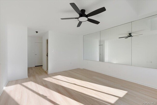 Building Photo - 100 W Broadway