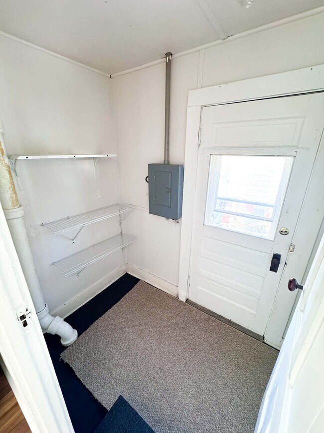 Building Photo - 39 Allen St