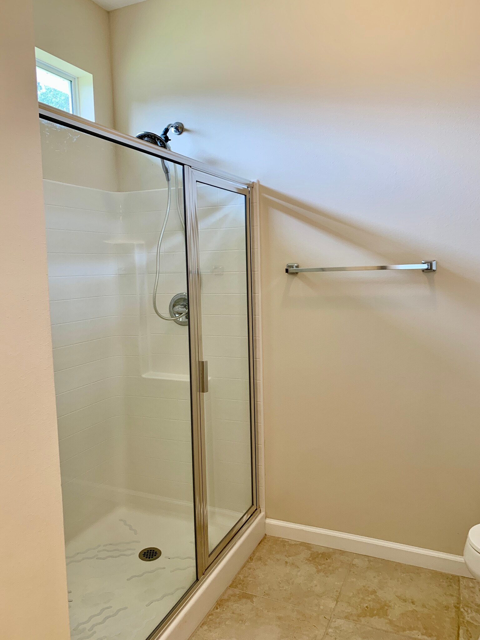 master walking shower - 124 Matt Blvd