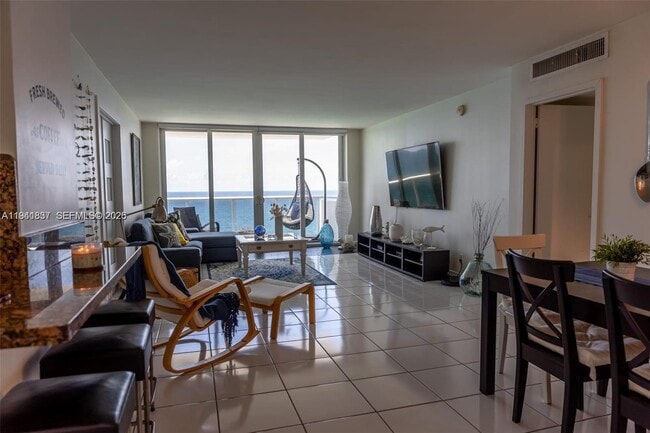 Building Photo - 3140 S Ocean Dr