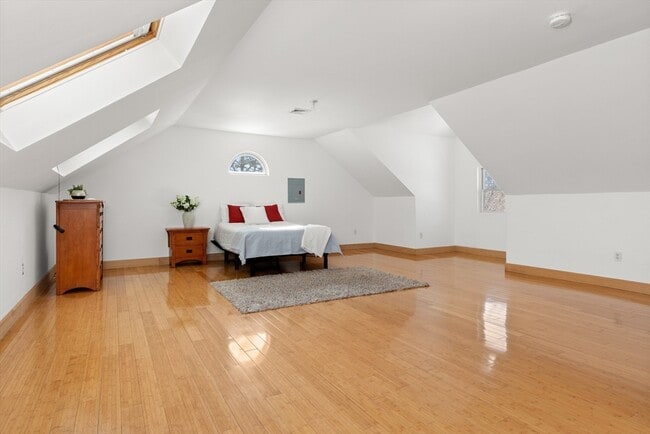 Building Photo - 25 Pleasant St